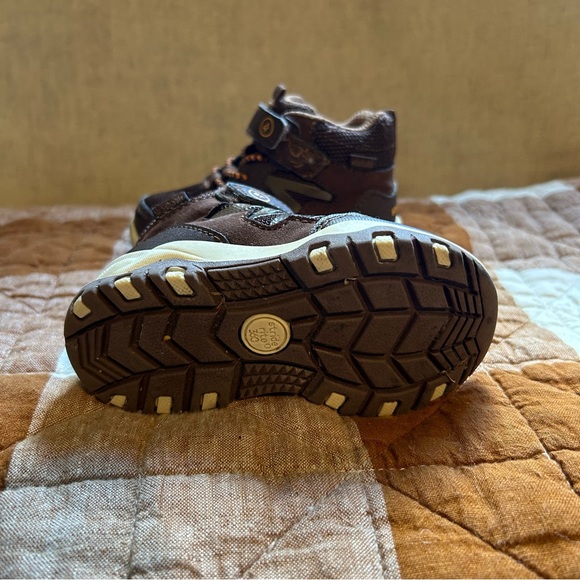 Stride Rite Brown toddler Boots - Picture 2 of 4